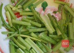 清炒芹菜的做法图解1