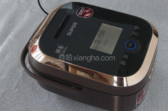 盖上盖子后选着煲汤功能，煲煮2小时