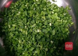 蒜苗煎蛋的做法图解1