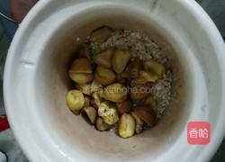 板栗粥的做法图解2