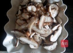 青椒炒香菇的做法图解2