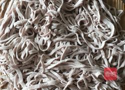 蔬菜汁手擀面的做法图解6