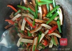 肉丝炒豆腐干的做法图解5