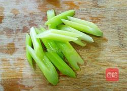 椒盐蚕蛹的做法图解1