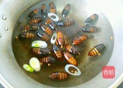 椒盐蚕蛹的做法图解7