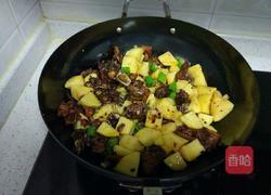 土豆烧土鸡的做法图解5