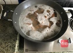 烧猪骨淡菜芥菜粥的做法图解3