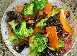 凉拌三色爽口西兰花的做法图解6