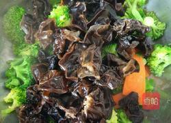凉拌三色爽口西兰花的做法图解4