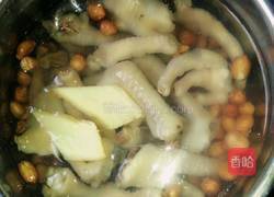 花生木耳炖鸡爪的做法图解7