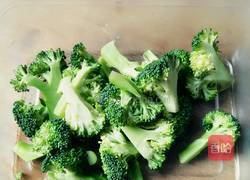 西兰花肉丸粥的做法图解2