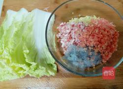 鲜美白菜虾肉卷的做法图解2