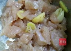 宫爆鸡丁的做法图解1