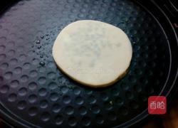 饺子皮葱油饼的做法图解5