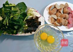 菠菜鸡蛋丸子汤的做法图解1