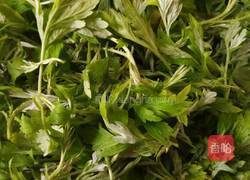 甜艾草煮鸡蛋的做法图解1