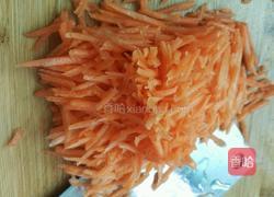 胡萝卜肉馅馄炖的做法图解1