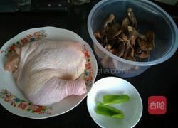 榛蘑炖鸡腿的做法图解1