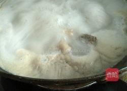 榛蘑炖鸡腿的做法图解3