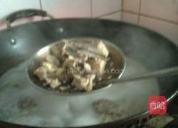 榛蘑炖鸡腿的做法图解4