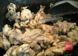 榛蘑炖鸡腿的做法图解8