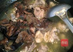 榛蘑炖鸡腿的做法图解10