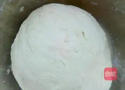 Illustration of how to cut steamed buns with a knife 6