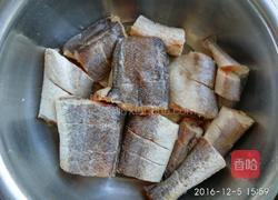 红烧鳕鱼顿白萝卜的做法图解1