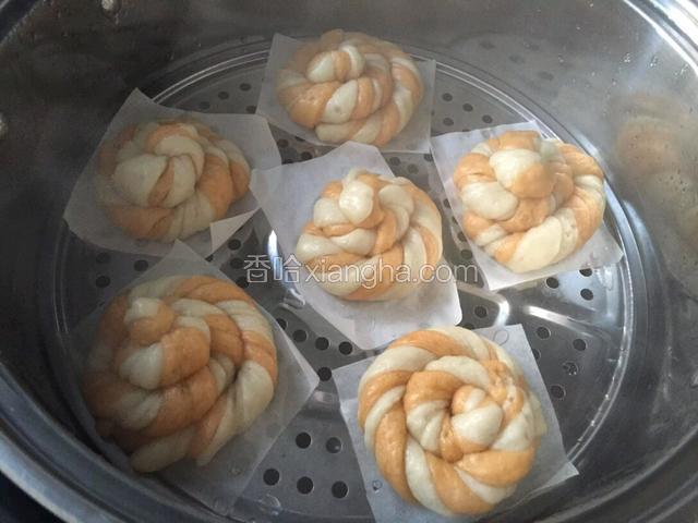 冷水入锅，大火煮开后转中小火15分钟，关火焖3-5分钟