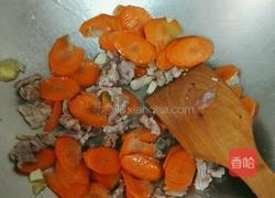 胡萝卜炒白菜的做法图解4