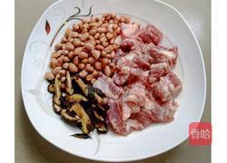 排骨花生营养粥的做法图解1