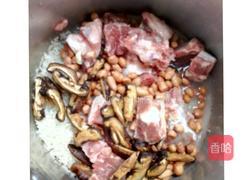 排骨花生营养粥的做法图解2