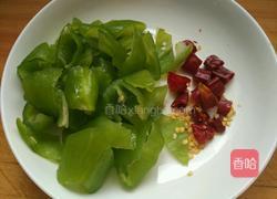 烧椒皮蛋的做法图解1