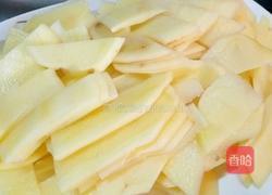 土豆炒肉片的做法图解2
