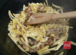 蒜香黄丝炒肉的做法图解7
