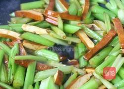 芹菜炒香干的做法图解9