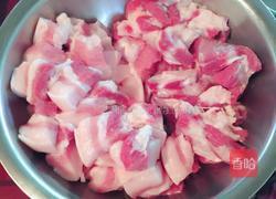 五花肉烧油豆腐的做法图解1