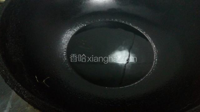 锅中放油