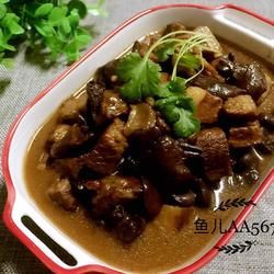 猪肉炖松伞蘑的做法[图]