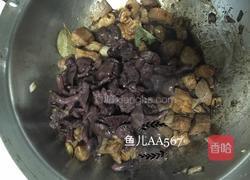 猪肉炖松伞蘑的做法图解8