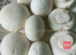 口蘑扒菠菜的做法图解1