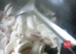 口蘑扒菠菜的做法图解8