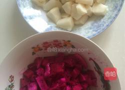 火龙果雪梨汁的做法图解2