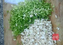 芹菜豆干包子的做法图解1