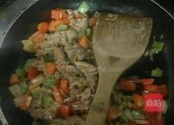 黑胡椒牛肉披萨的做法图解3