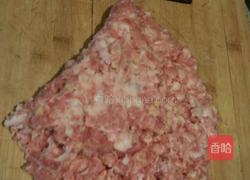 猪肉丸子的做法图解1