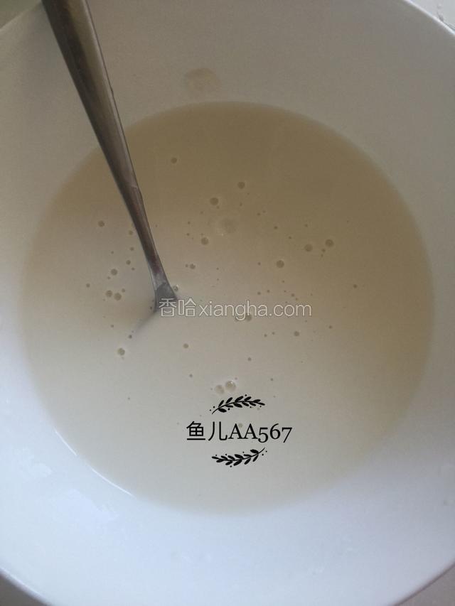 淀粉用清水泡30分钟，然后把浮在上面的清水倒掉。