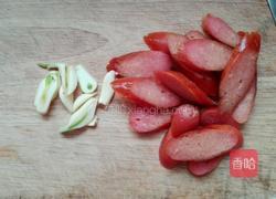 鸡腿菇烧腊肠的做法图解3