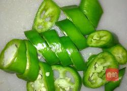 粟米青椒炒瘦肉的做法图解1