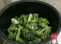 瘦肉炒椰菜花的做法图解3